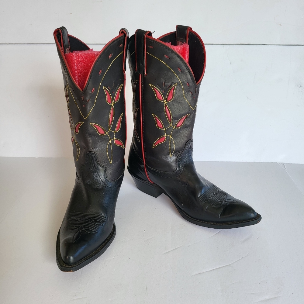 LAREDO womens 8.5M black & red floral cowboy boots